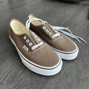 VANS Women’s Heritage Shoe (7.5)